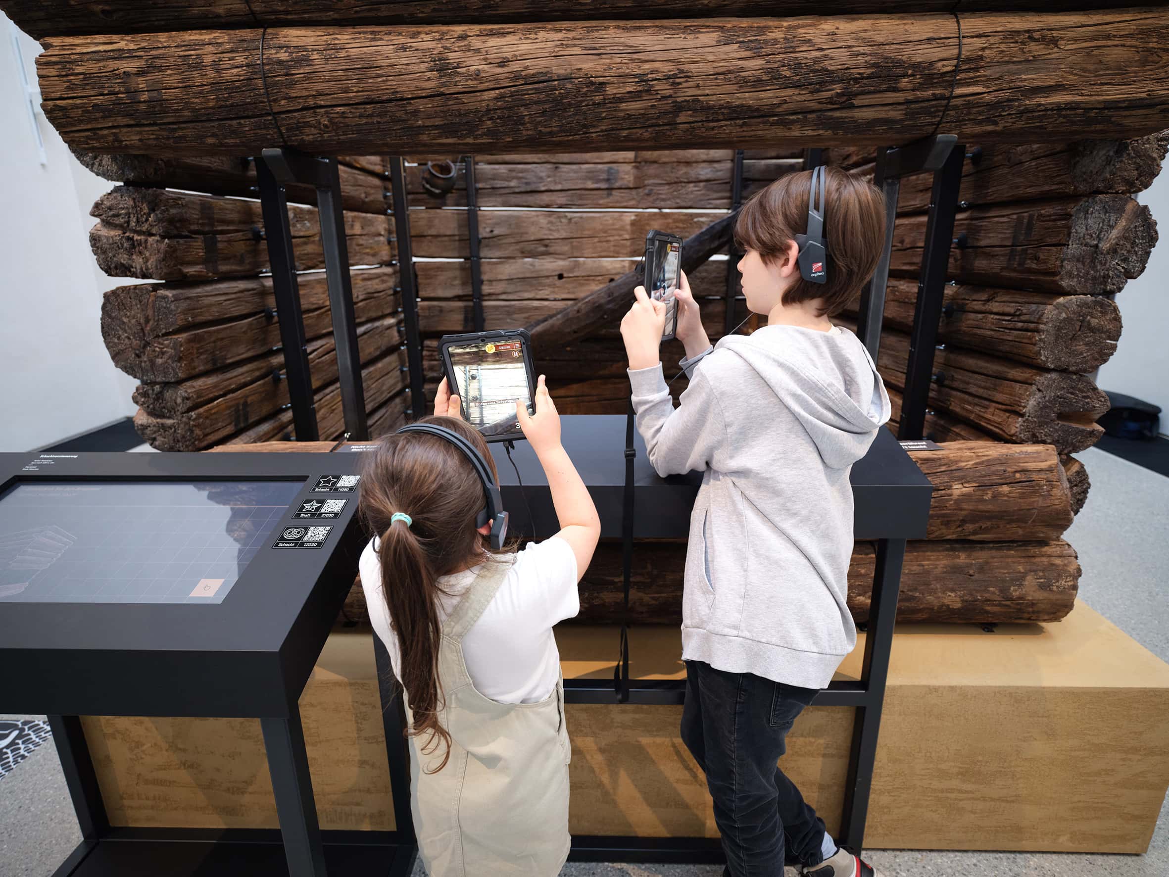 Edutainment at its best: Children, young adults, and everyone else can experience the thrill of archaeology in a playful way with exciting AR and XR tools.