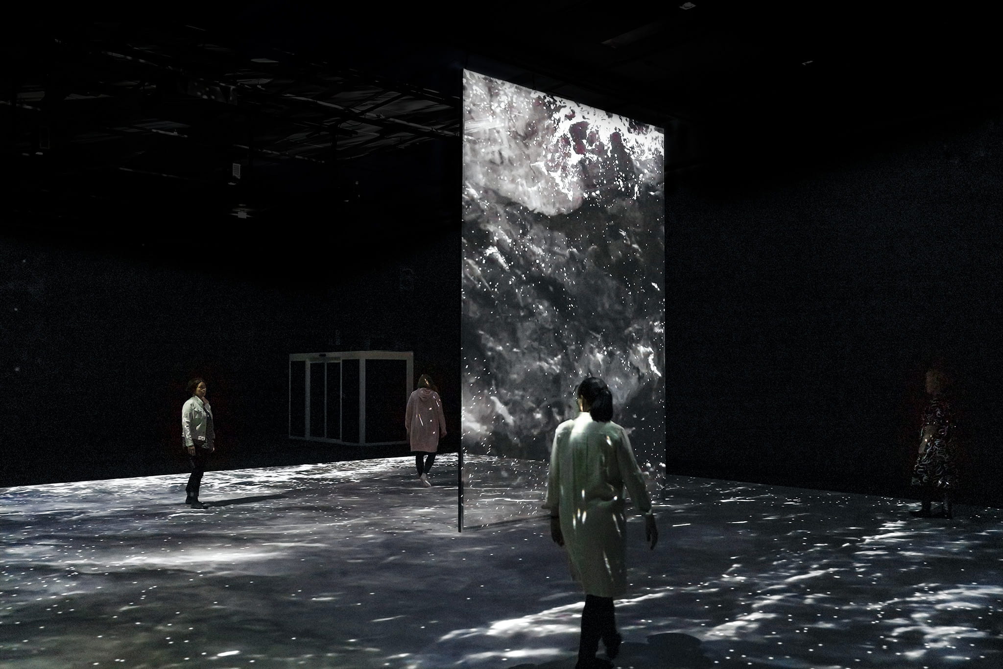 The Havens of Light exhibition, inviting viewers to immerse themselves in the living digital art of Adrien M & Claire B.